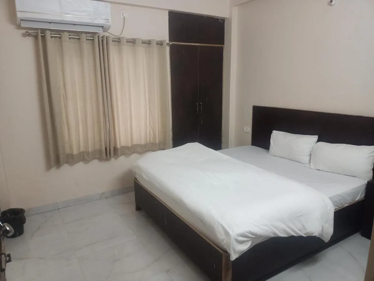 לינה וארוחת בוקר ורנאסי Sampanna Stays