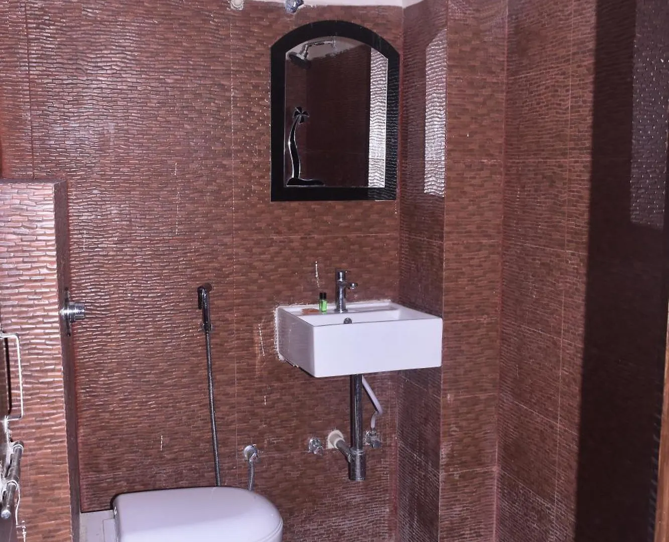 לינה וארוחת בוקר ורנאסי Sampanna Stays הודו